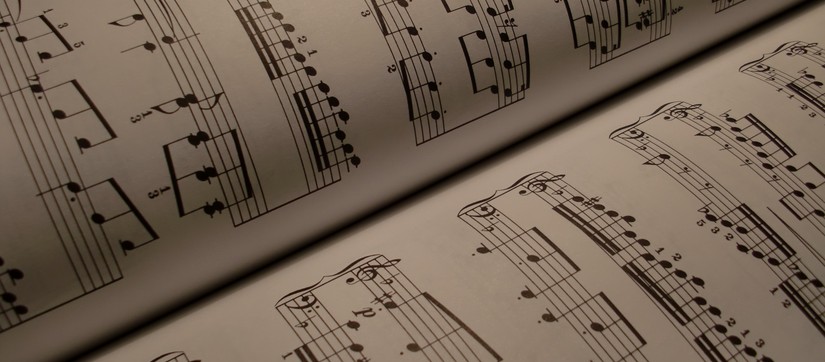 Ein Auszug aus einem Musikbuch, man sieht verschiedene Noten