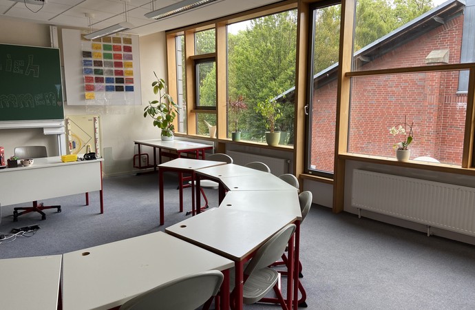 Schulgebäude / Klassenräume