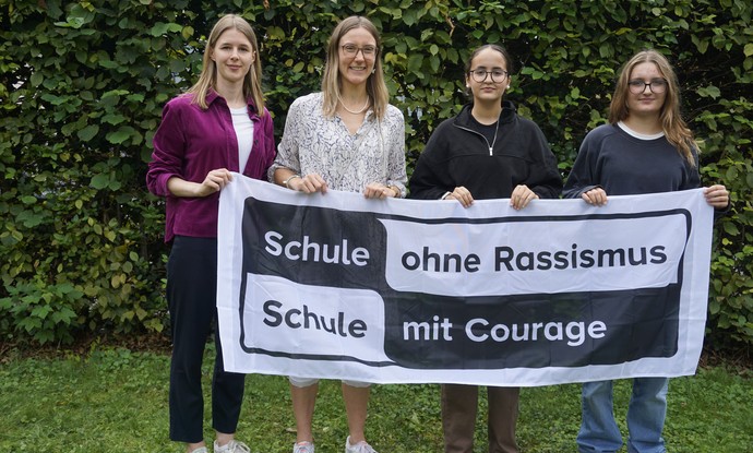 Frau Marquar, Frau Becker, Salma und Milla (von links nach rechts)