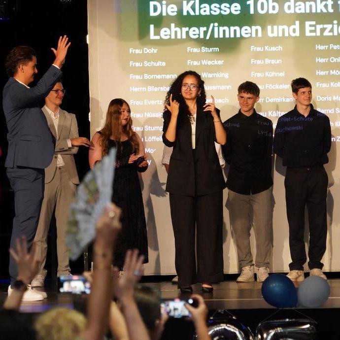 Entlassfeier 25.12 (vergrößerte Bildansicht wird geöffnet)