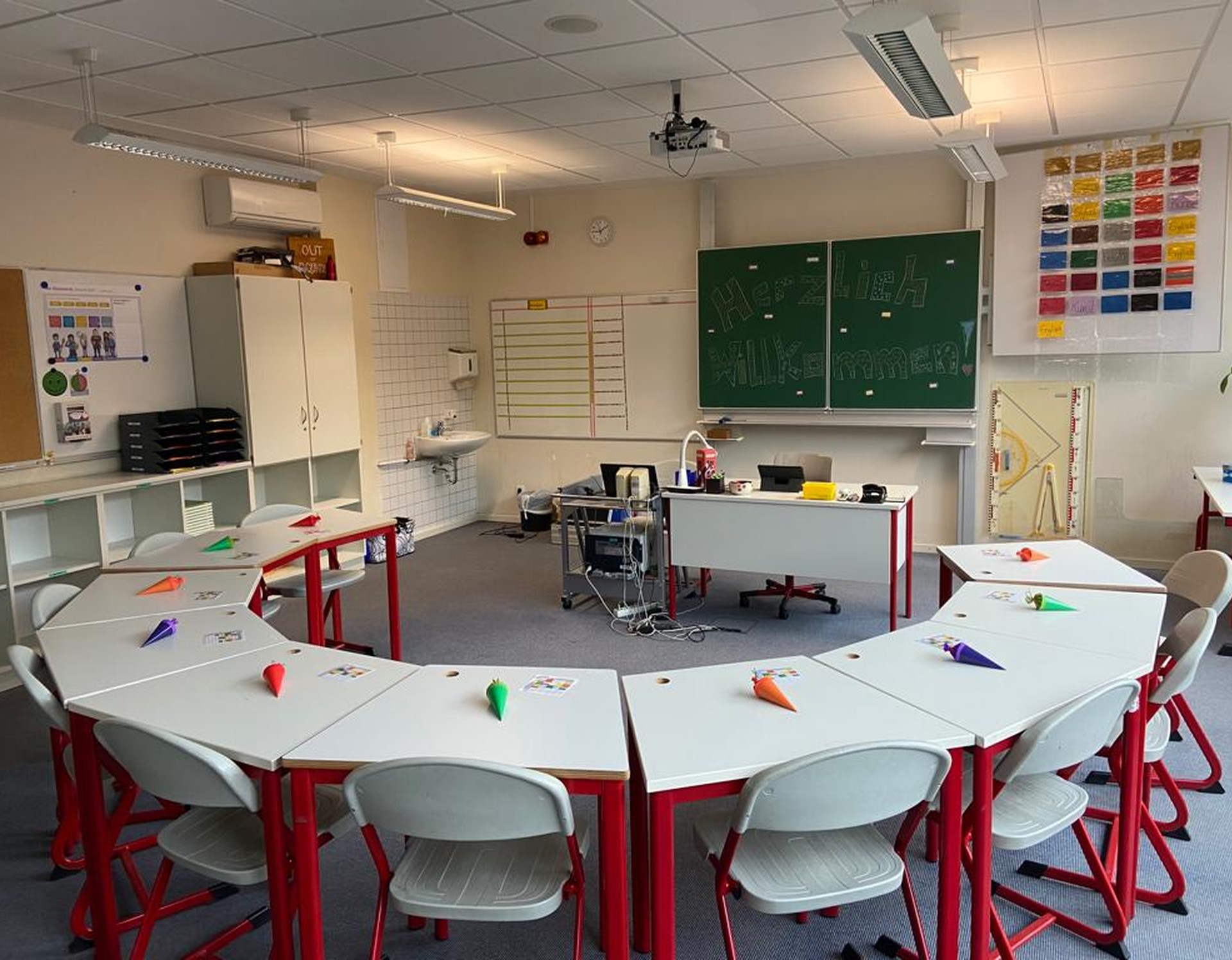 Ein Klassenraum an der RWR