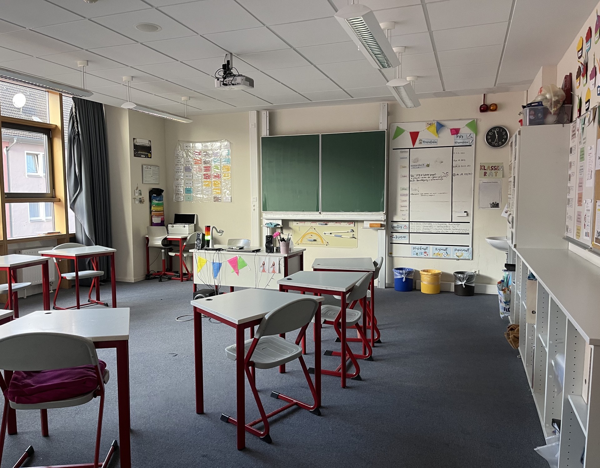 Bild eines Klassenraums