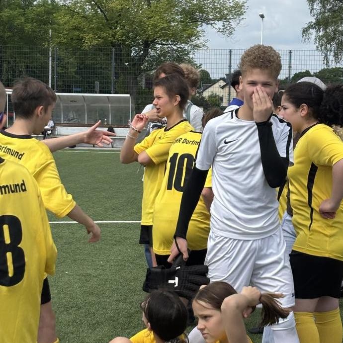 Fußball-L.-M. 26.4 (vergrößerte Bildansicht wird geöffnet)